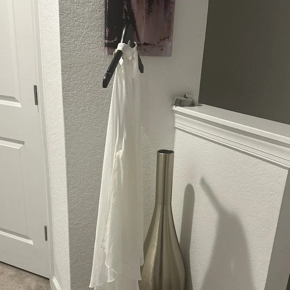 cleo White Halter Chain-Neck Flowing Chiffon Top - Picture 4 of 6